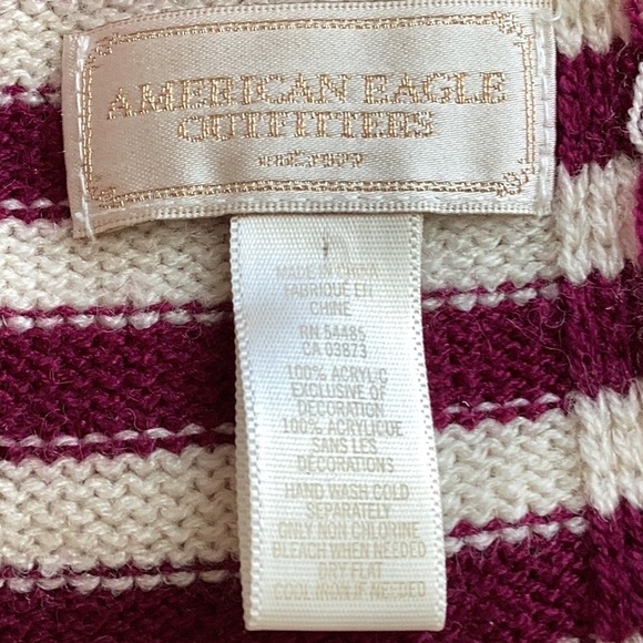 American Eagle Outfitters scarf & Disney (Olaf & Sven) hat! - Picture 4 of 6